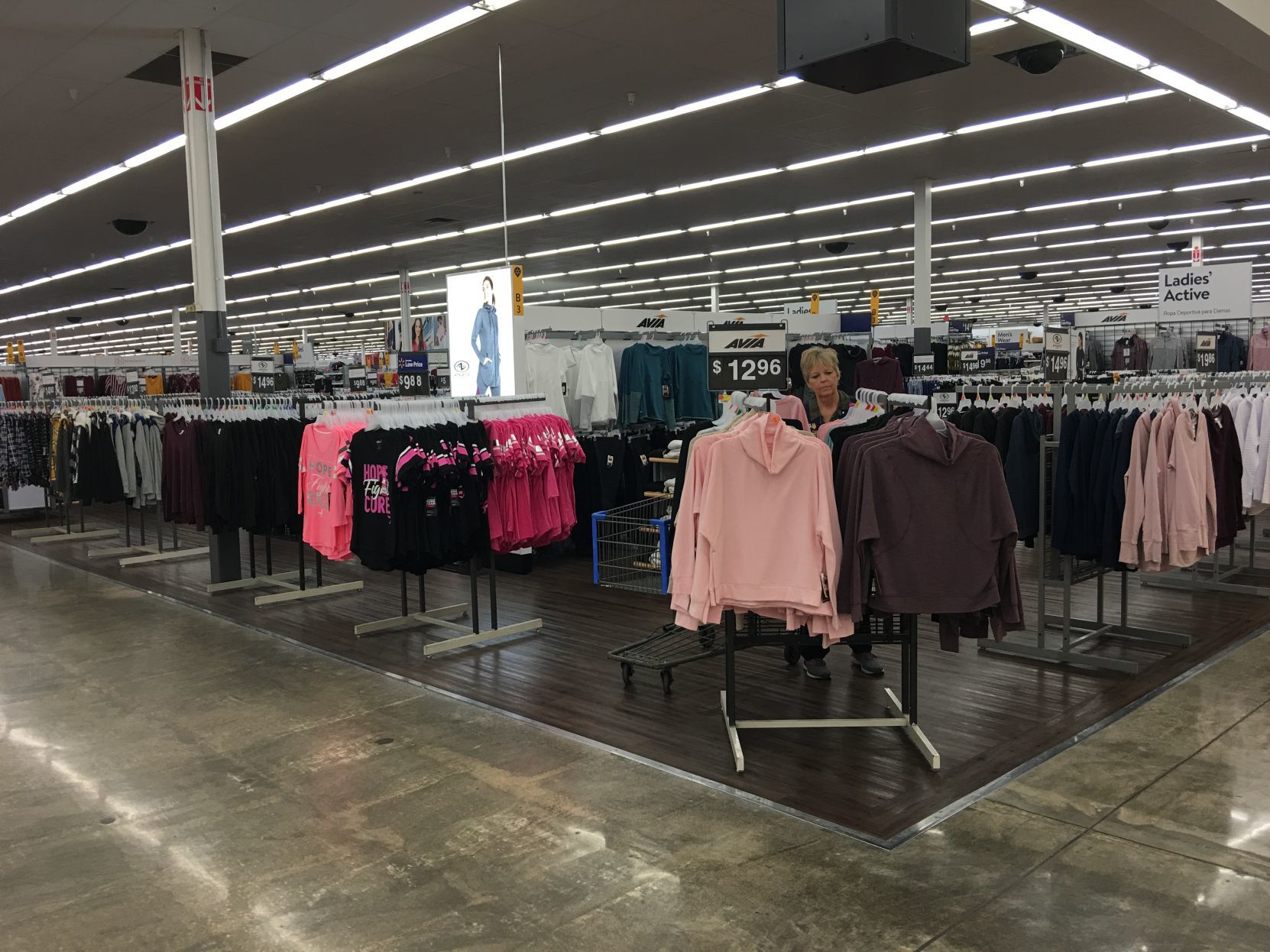 110218mhf-walmart-3